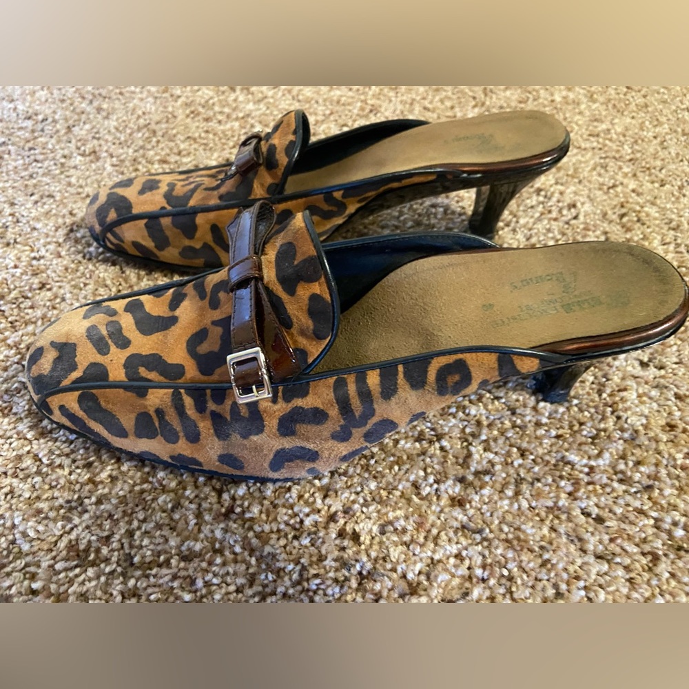HELLE ROMU’s leather leopard kitten heel with black bow! made in Spain